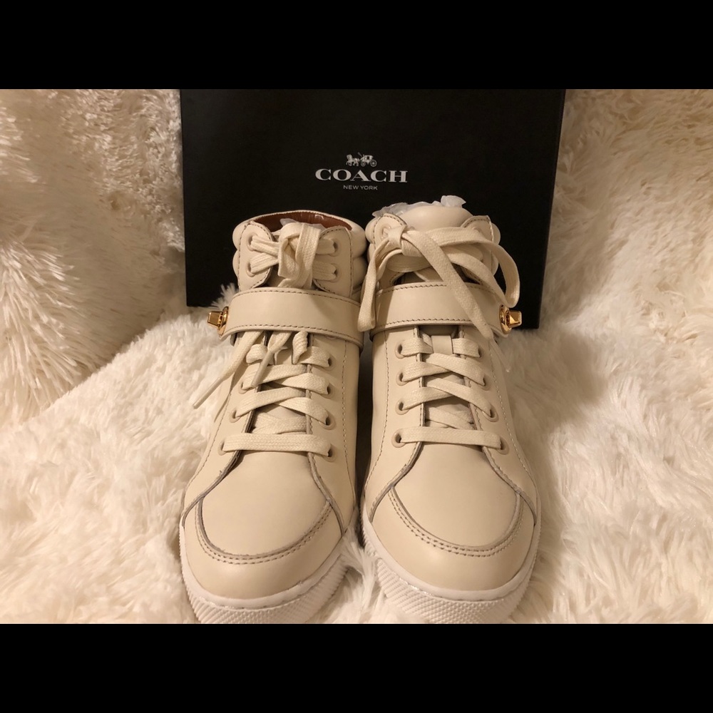 Women’s Coach Pembroke Sport Nappa Tennis (Q8023)